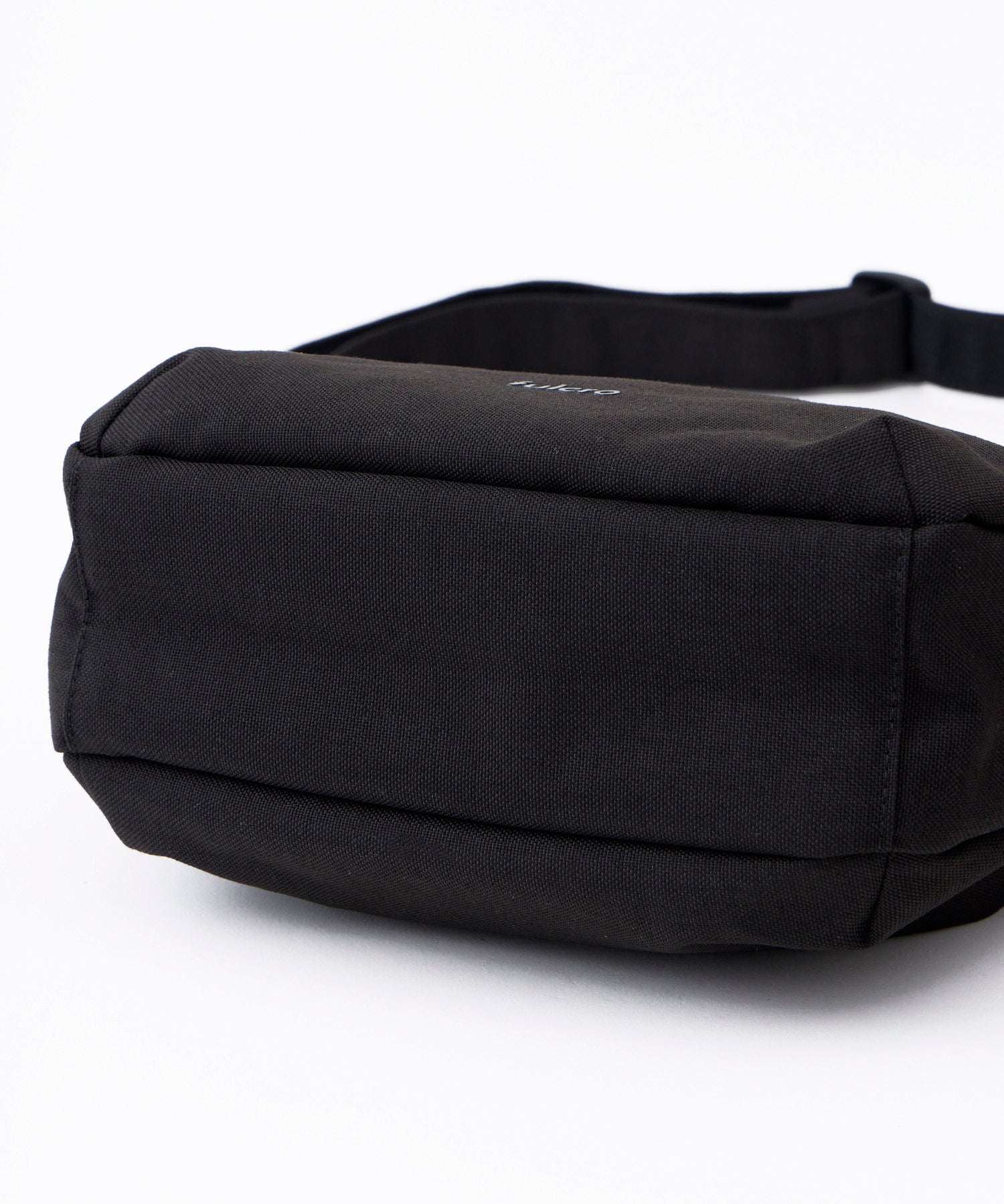 Explorer FMA0041 Sector 斜背包