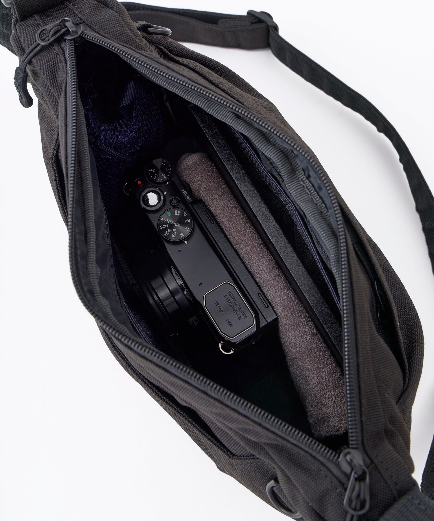 Explorer FMA0041 Sector 斜背包