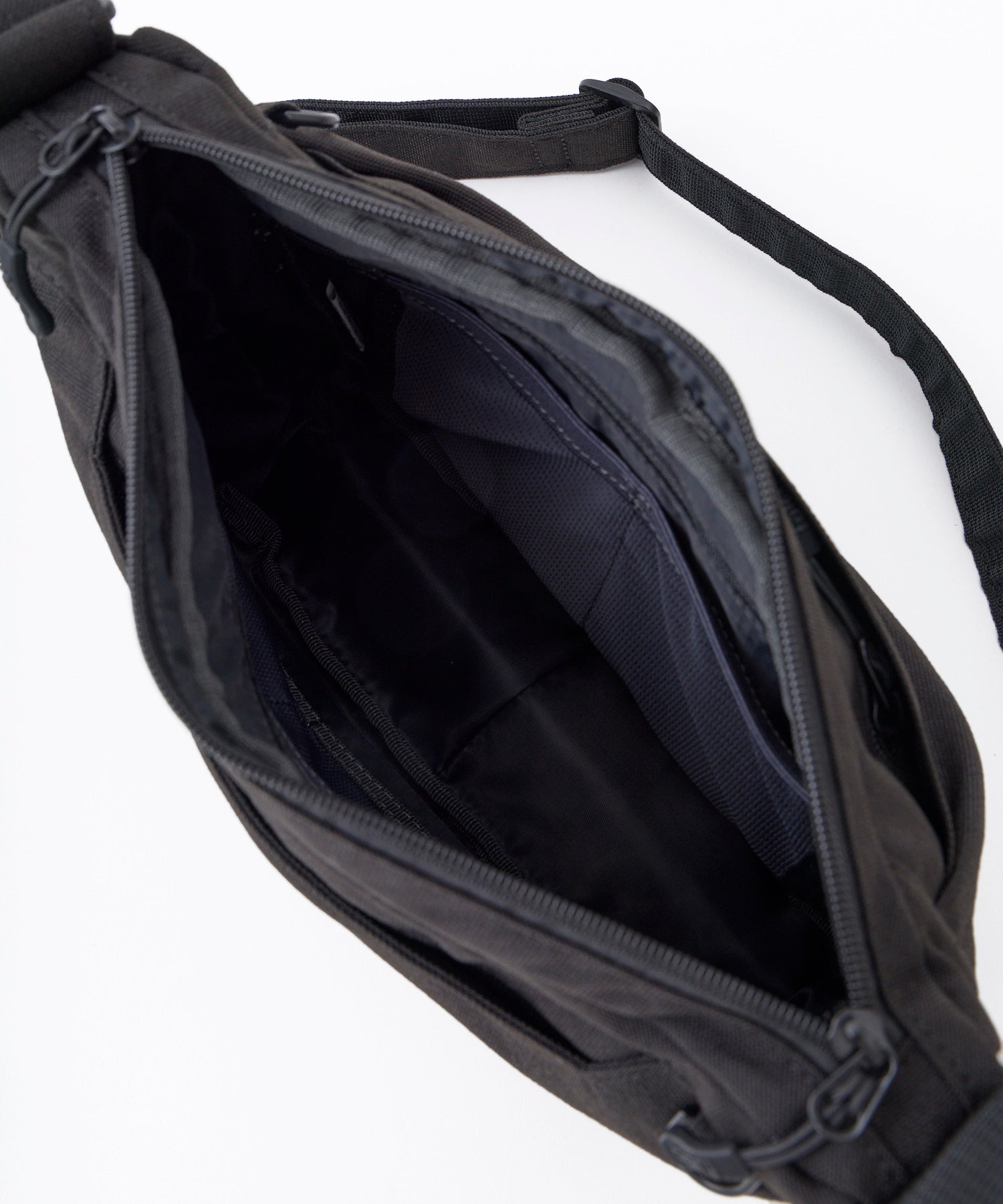 Explorer FMA0041 Sector 斜背包