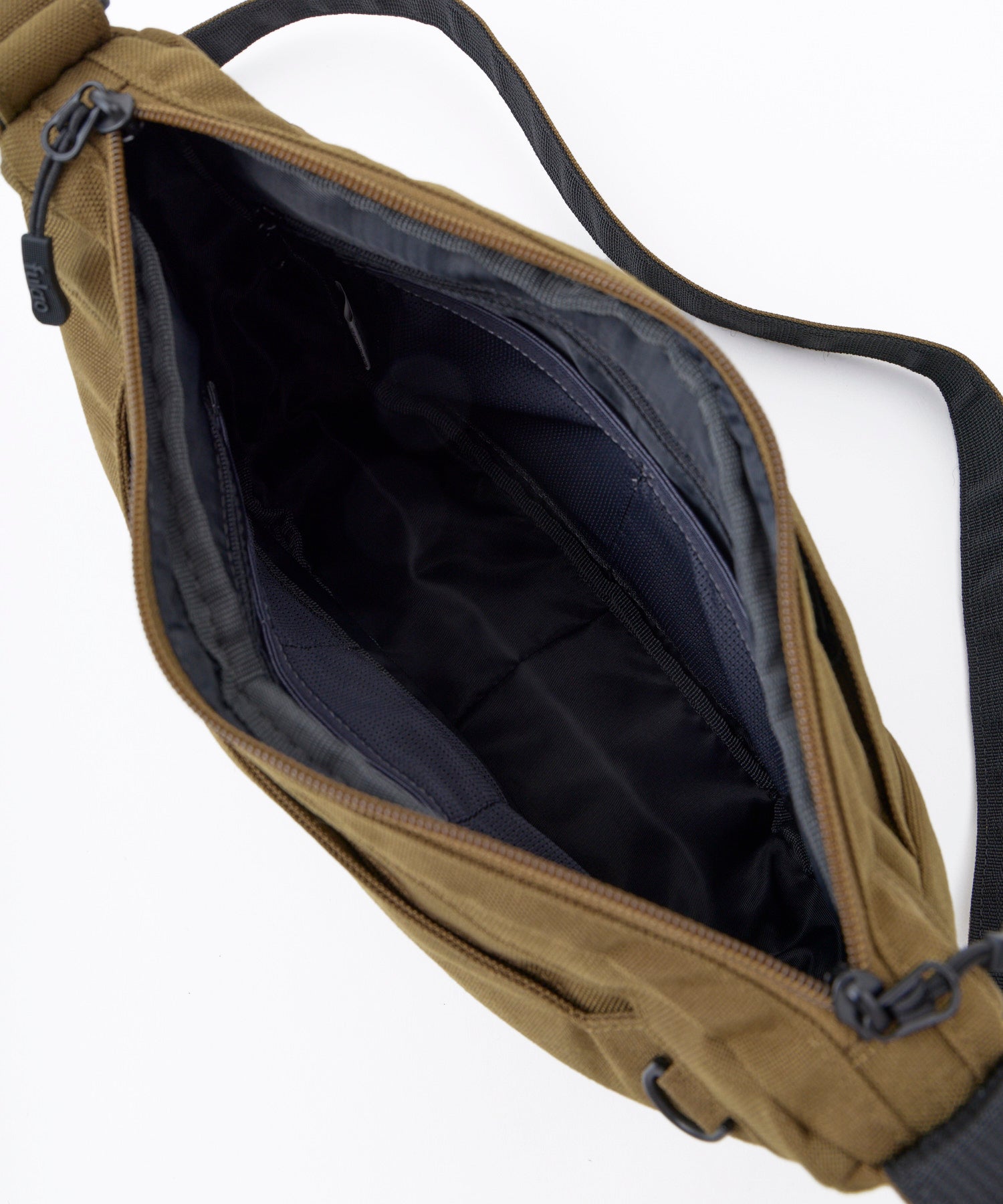 Explorer FMA0041 Sector 斜背包