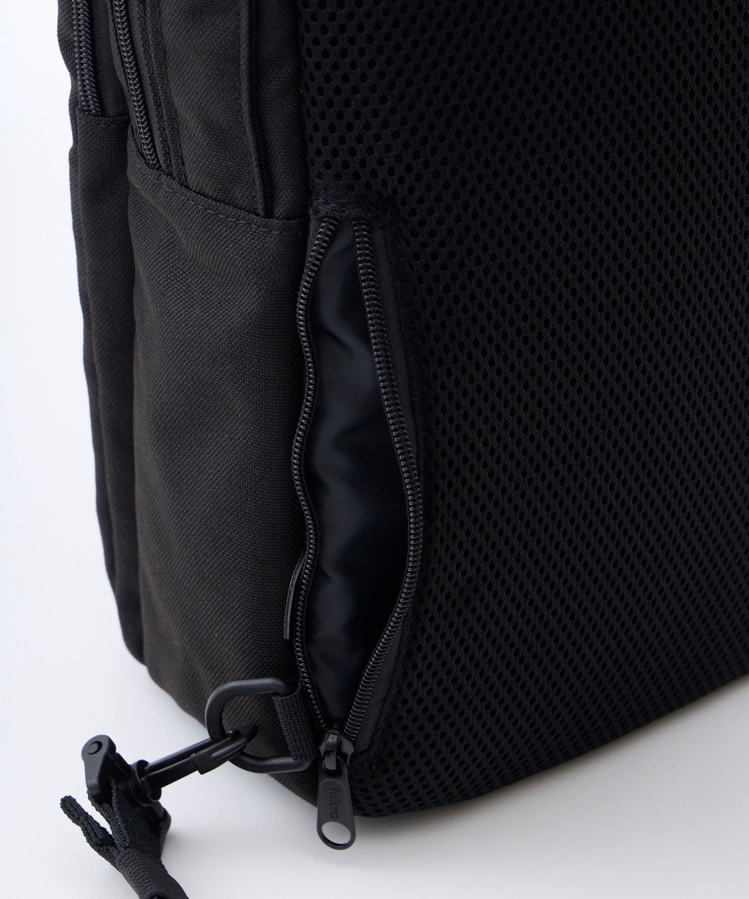 Explorer FMA0042 Pro 斜背包 19L