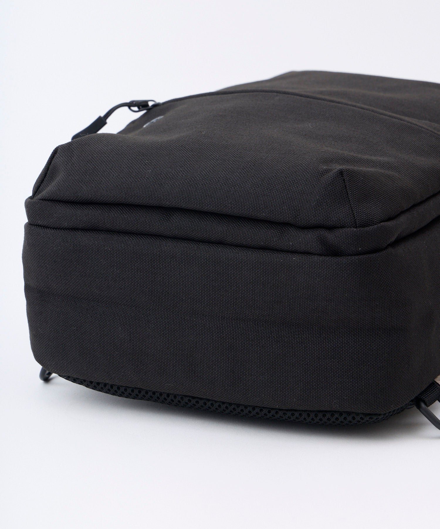 Explorer FMA0042 Pro 斜背包 19L