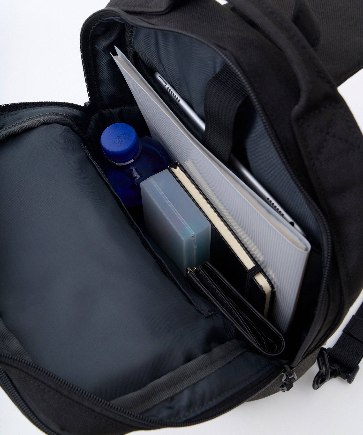 Explorer FMA0042 Pro 斜背包 19L